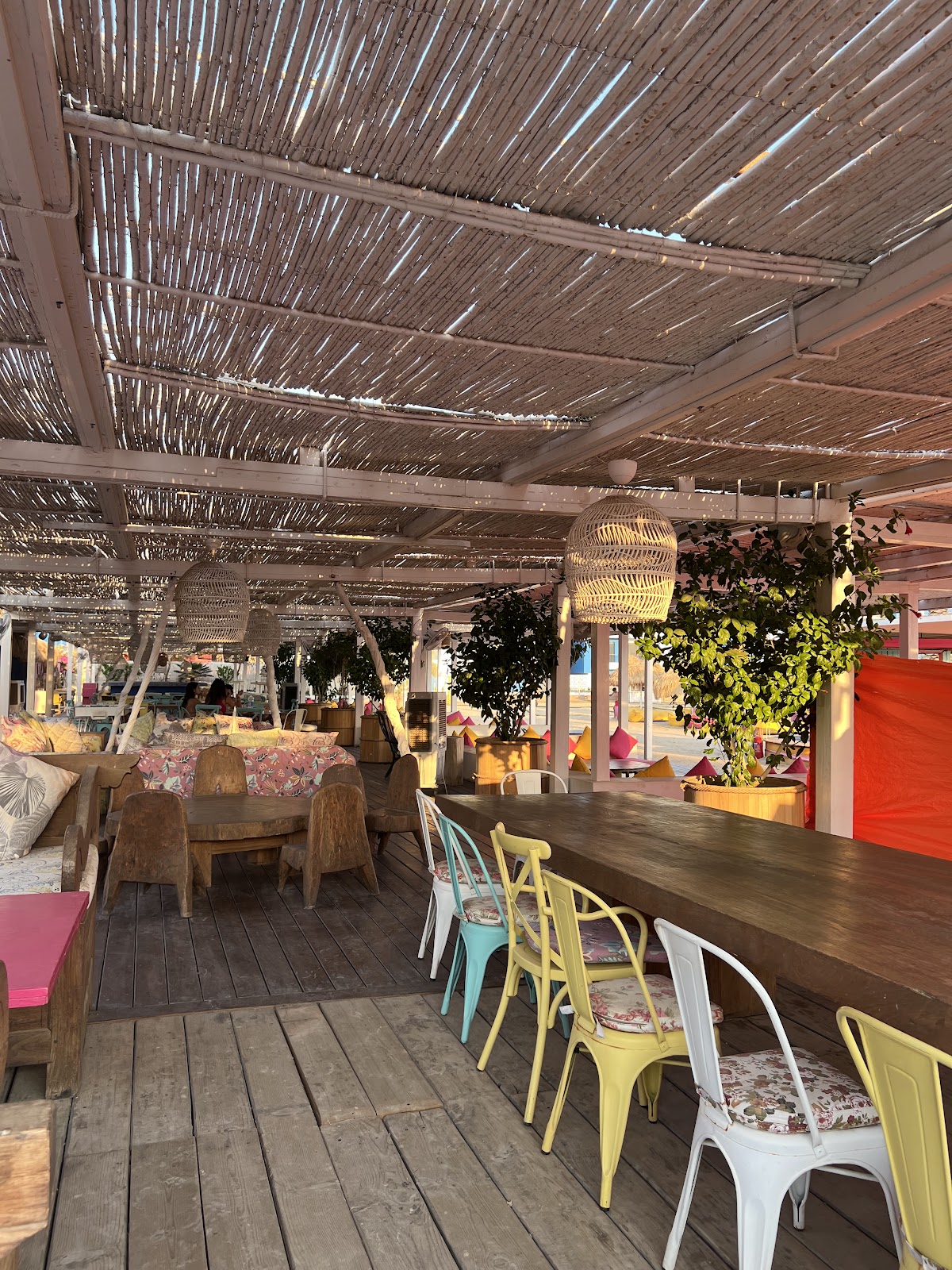 B12 Beach Club detail