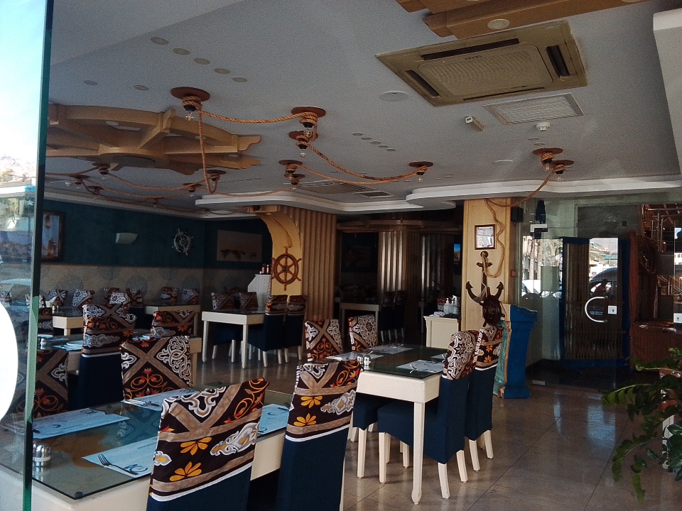 Captains restaurant detail