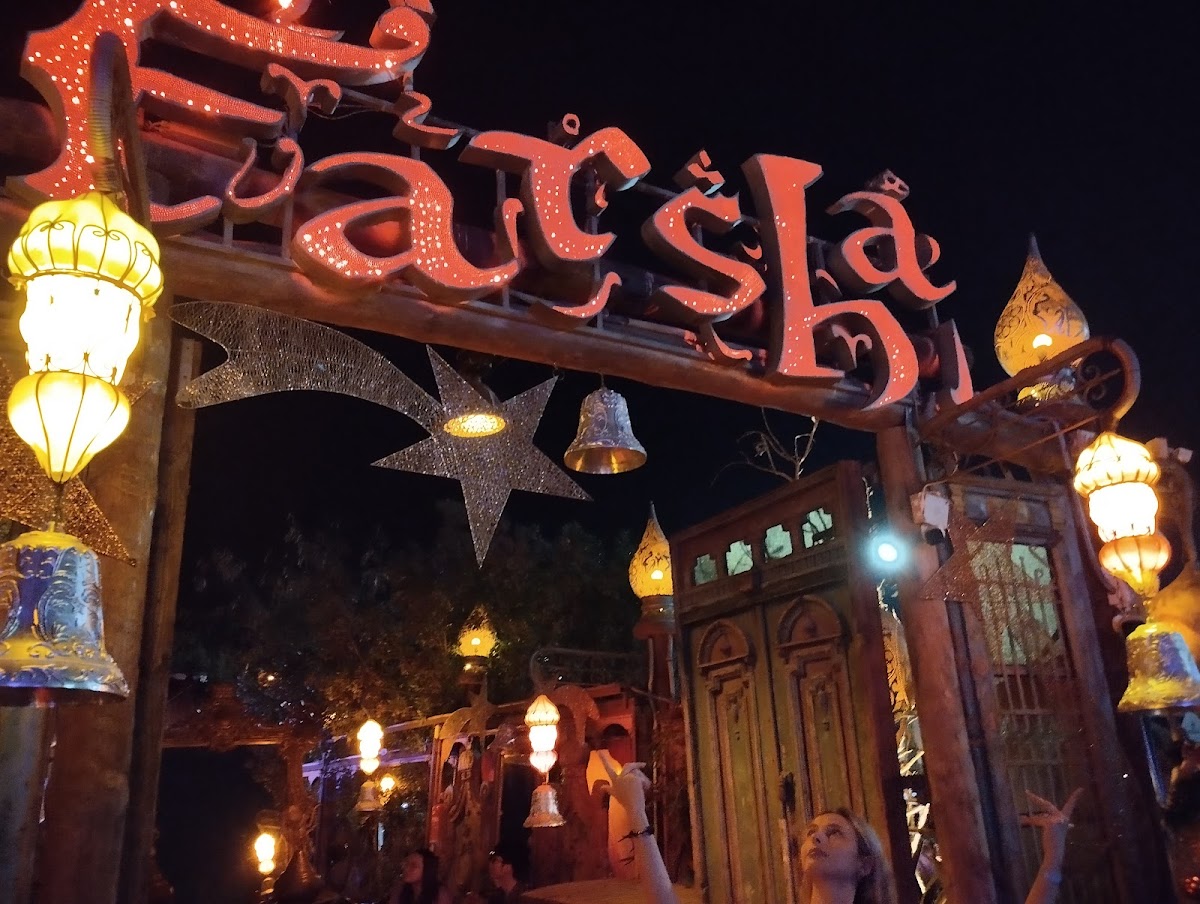 Farsha Cafe detail