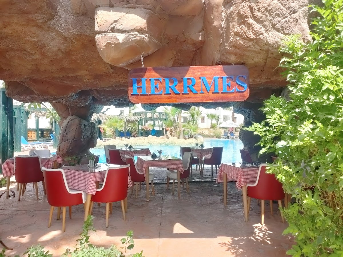 Herrmes cafe detail