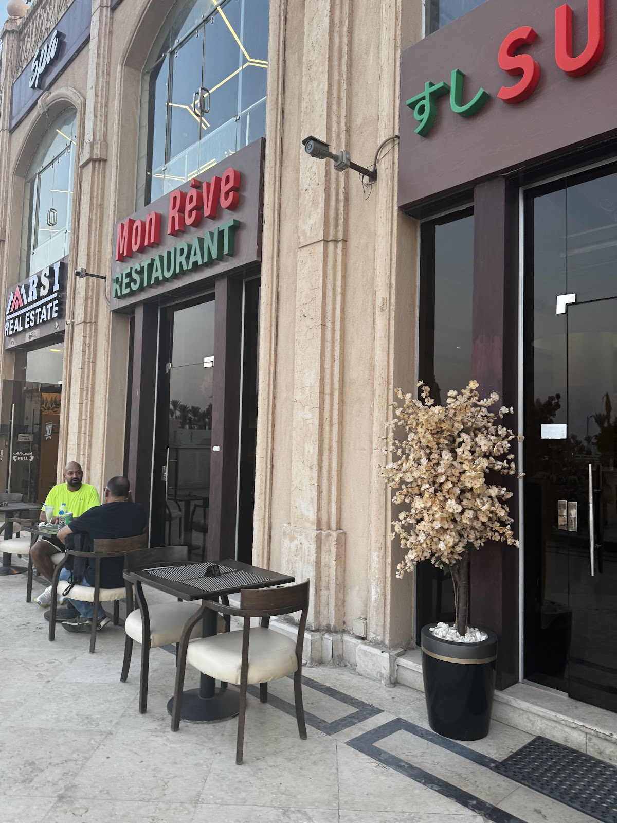 Mon Reve Sushi Restaurant and Cafe detail