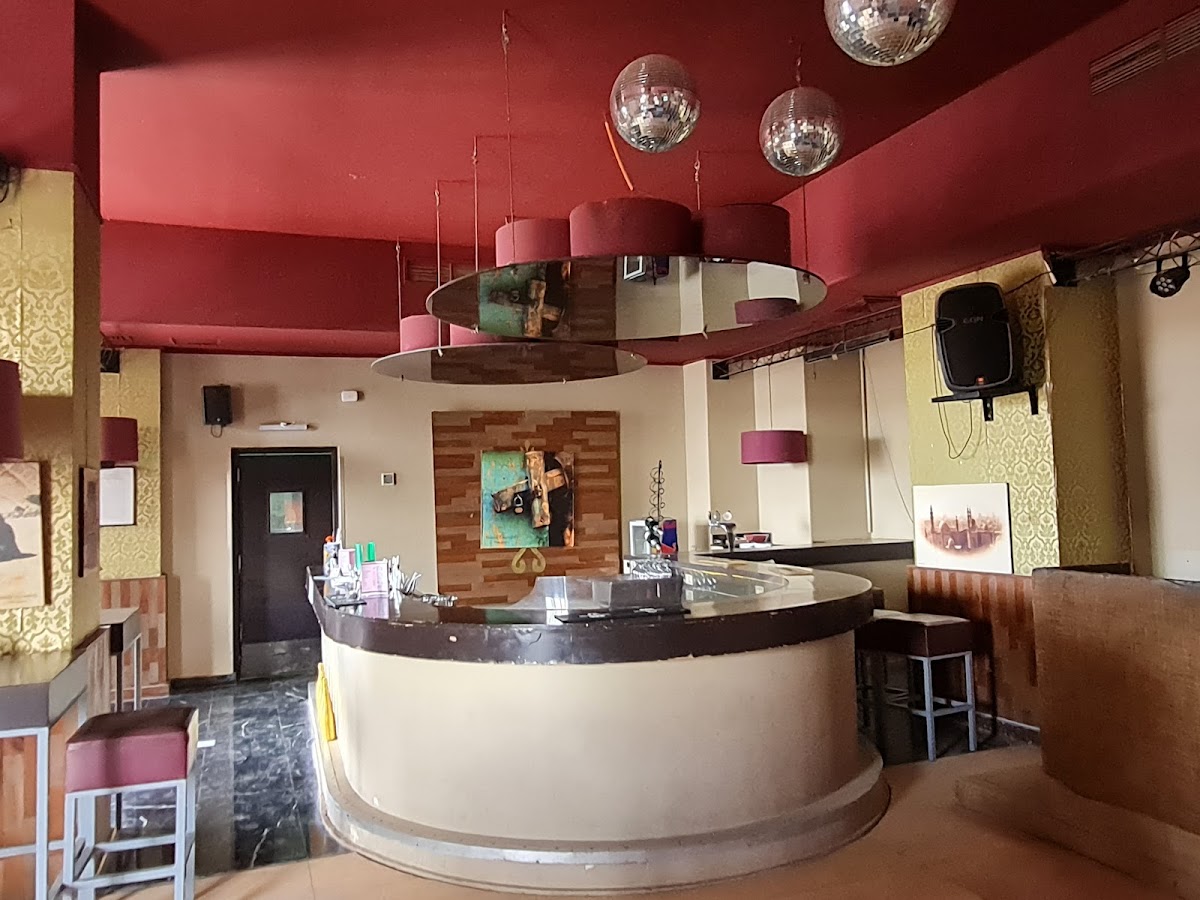 Peanuts Bar detail