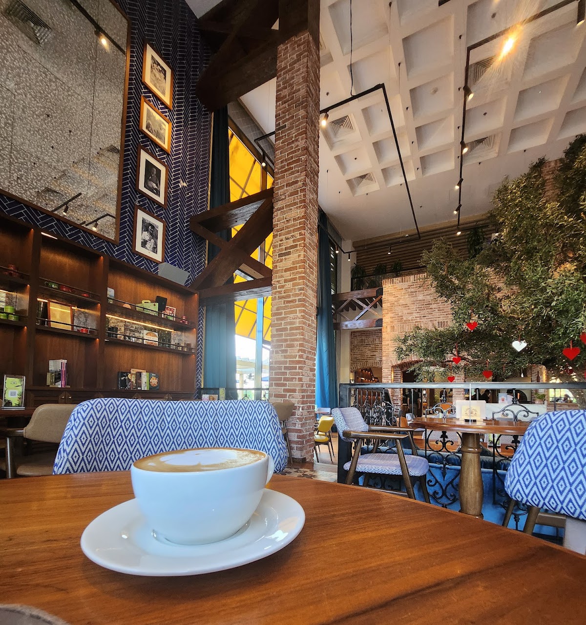 Urth Caffé - Le Prestige detail